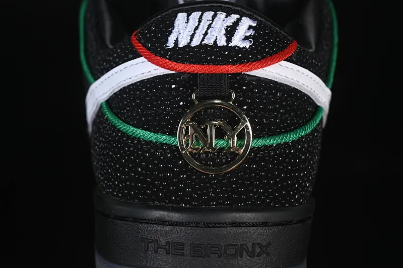 All categories Nk SB Dunk Series Nk SB Dunk Low low-top sneakers Bronx Girls Skate x Nike SB Dunk Low joint model low-top casual skateboard shoes HV1664-001